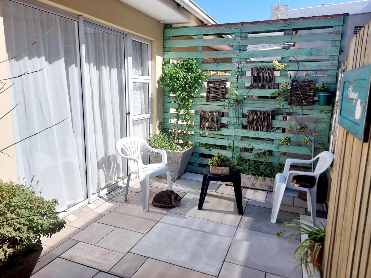 The Coelacanth Guest House And Beach Thyme Self Catering Kidd's Beach Exterior photo